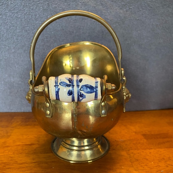**SOLD**SOLD**SOLD**SOLD**Vintage brass coal ash scuttle, fireplace bucket - Picture 4 of 11